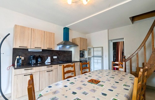 Reuilly Cottage | Charming 3-Bedroom House with Enclosed Garden, Near Vineyards, WiFi, and Parking