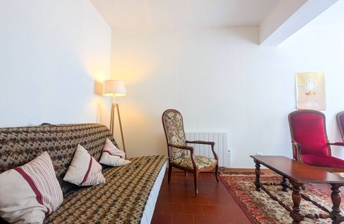Reuilly Cottage | Charming 3-Bedroom House with Enclosed Garden, Near Vineyards, WiFi, and Parking