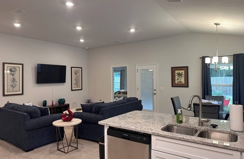 Alachua House | Charming 3-bedroom house with AC, WiFi in lovely Alachua