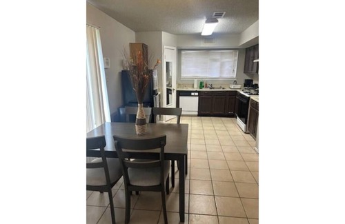 Clodine House | Charming 3-bedroom house with AC, WiFi in awesome Houston