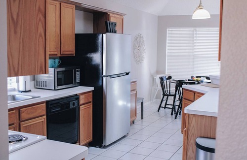 Lake Dallas House | Charming 3-bedroom house with High Speed Internet - 5 minutes from lake!