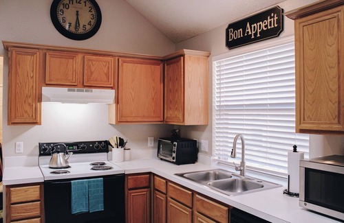 Lake Dallas House | Charming 3-bedroom house with High Speed Internet - 5 minutes from lake!