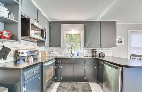 Northeast Raleigh House | Charming 3-bedroom house in Raleigh- Dragonfly Inn