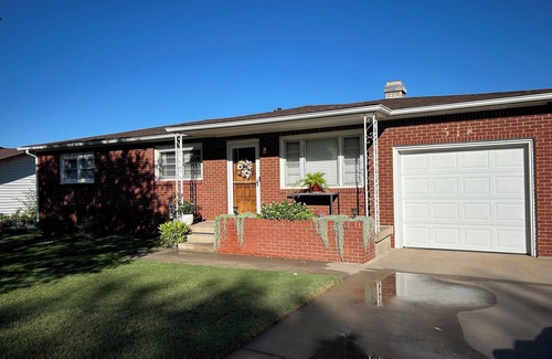 Ulysses House | Charming 3-bedroom house with sunset views in Ulysses