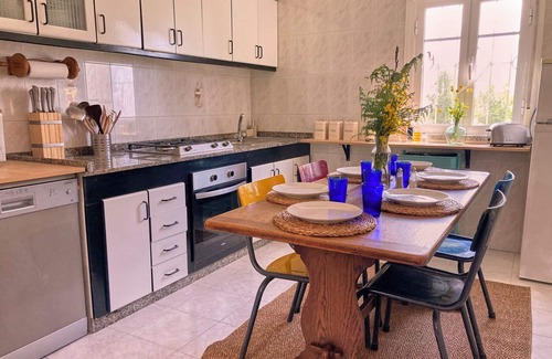 Muros House | Charming 3-bedroom house with WiFi and AC in enchanting Muros