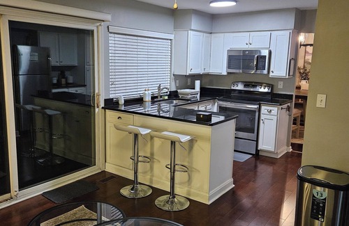 Troy House | Charming 3-bedroom house in fabulous Troy, Michigan