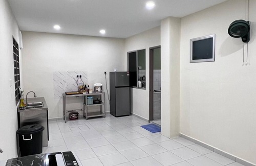 Bedung House | Charming 3-bedroom house with WiFi, AC & peaceful location in Bedong