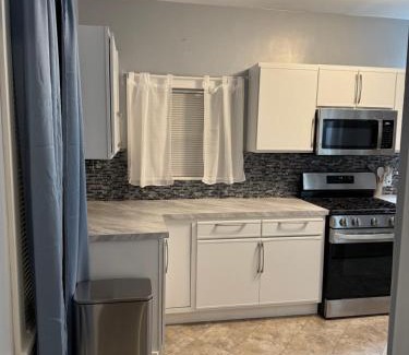 Toledo House | Charming 3-bedroom house next to Hollywood Casino! 1 minute from Interstate 75