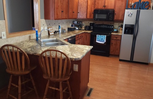 Gibbon House | Charming 3-bedroom house in Gibbon with waterfront views