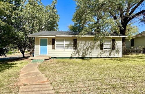 Kilgore House | Charming 3-bedroom house on quiet street in delightful Kilgore