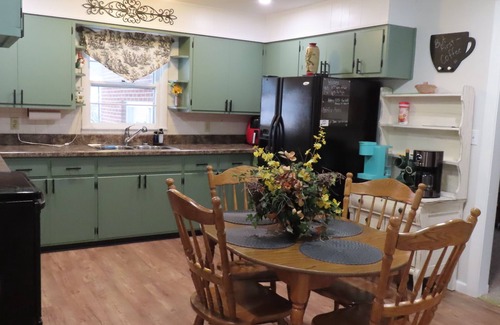 Marion House | Charming 3-bedroom house in pleasant Marion with AC, fitness room, WiFi.