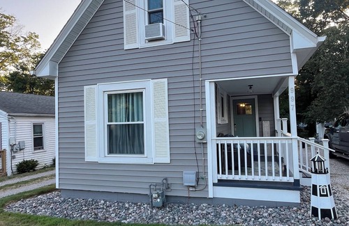 Conneaut House | Charming 3-bedroom lake house with the best location in Conneaut