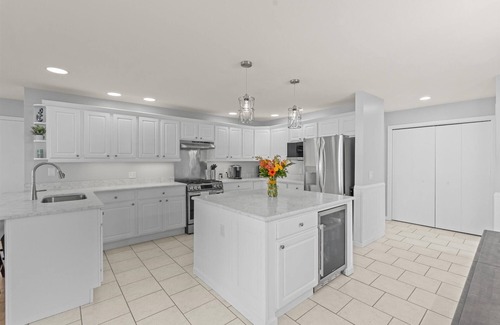 Town of Owasco House | Charming 3-bedroom lake front home with patio, WiFi and AC. Minutes from Auburn.