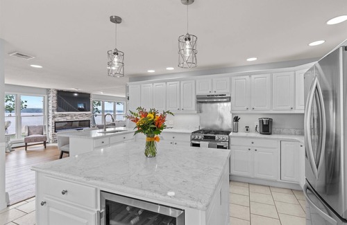 Town of Owasco House | Charming 3-bedroom lake front home with patio, WiFi and AC. Minutes from Auburn.
