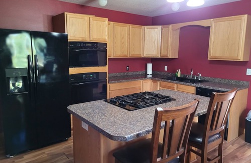 Roseau House | Charming 3-bedroom log home with sauna only 5 miles from Roseau.
