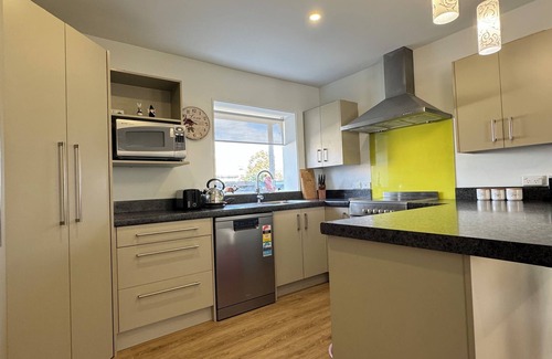 Hornby House | Charming 3-bedroom building in lovely Christchurch with AC, WiFi
