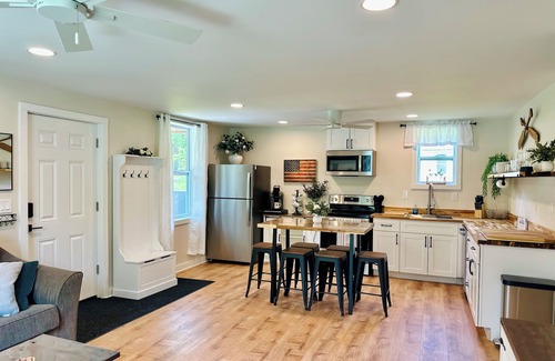 Pulaski Cottage | Charming 3-bedroom Sandy Pond cottage with AC, WiFi