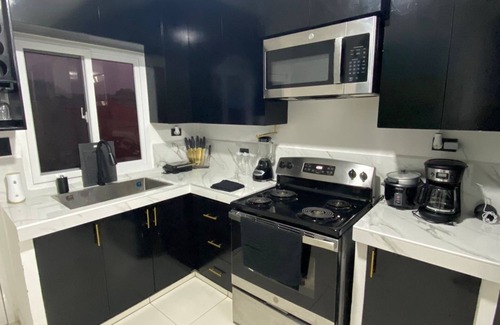 Bouvet Island House | Charming 3-bedroom townhome in enchanting La Ceiba with WiFi, AC, fitness room