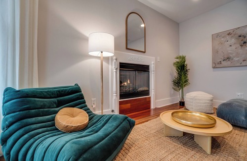 North Central House | Charming 3-bedroom townhome in Pasadena!