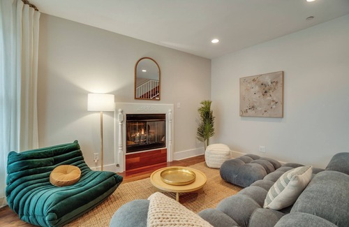 North Central House | Charming 3-bedroom townhome in Pasadena!
