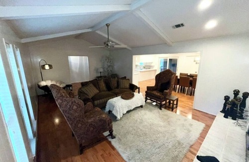 Colleyville House | Charming 3-bedroom house in wonderful Colleyville with WiFi, fitness room