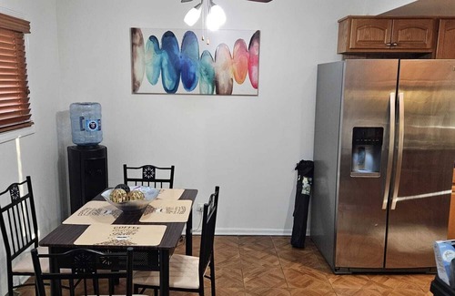 Des Plaines House | Charming 3-bedroom townhome in Pleasant Des Plaines with AC, WiFi