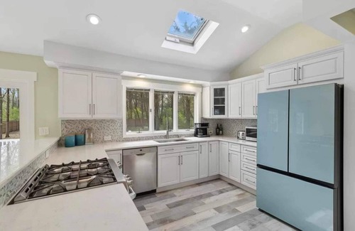 Clearwater Beach House | Charming 3-Bedroom East Hampton Retreat with AC, WiFi, and Private Beach Access
