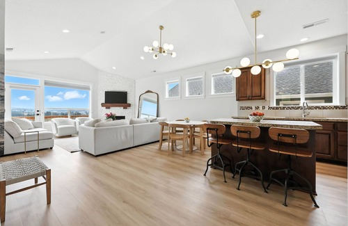 Rock Creek House | Charming 3-bedroom house with AC, fitness room in Happy Valley