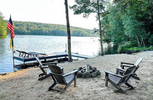 Harrisville House | Charming 3-bedroom waterfront house in Harrisville