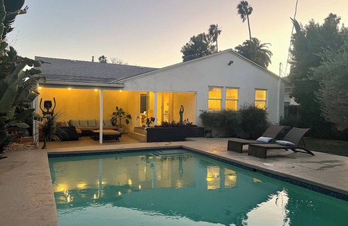 Reseda House | Charming 3-bedroom house with Pool, AC and WiFi in fabulous Reseda