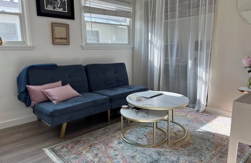 Reseda House | Charming 3-bedroom house with Pool, AC and WiFi in fabulous Reseda