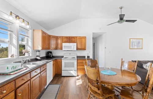 Moundsville House | Charming 3-bedroom ranch with AC, WiFi in tranquil Moundsville