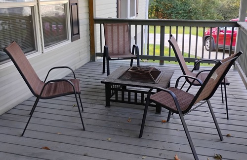 Sandersville House | Charming 3-bedroom house in Sandersville with WiFi and AC