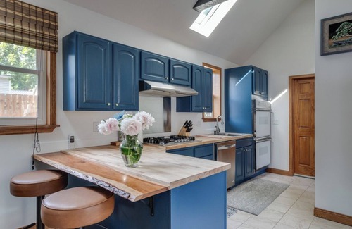 South Haven House | Charming 3 Bedroom Home w/Sun Porch & Sauna