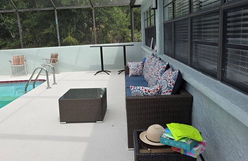 Spring Hill House | Charming 3-bedroom home, Springhill, heated pool, , 3bdrms 2bath, daybed sleep 8