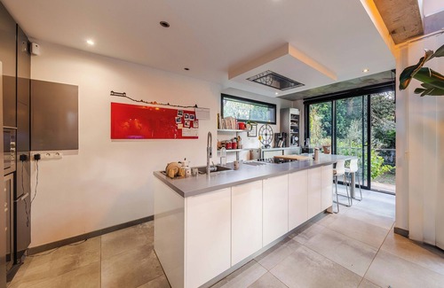 Clamart Villa | Charming 3-bedroom villa 10 min from Paris - garden, home cinema, fitness room