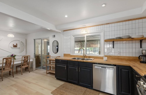 Southfield Cottage | Charming 3-bedroom with 2 full baths cottage in Southfield for Soul Searching