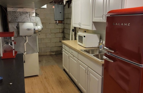 Pigeon House | Charming 3-bedroom water-front house 10min from Caseville with WiFi, AC, Heat
