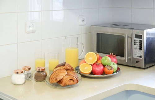 Jerusalem Apartment | Charming 3 BR in Baka w/garden
