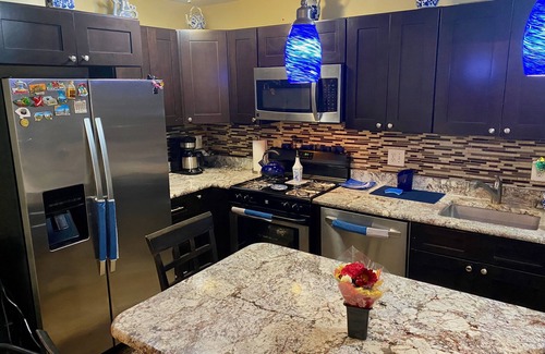Del Ray House | Charming 3-BR Townhouse in Del Ray and close to DC