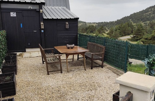 Greolieres les Neiges Ski Chalet | Charming 3-room chalet