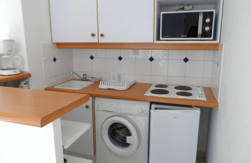 Port Guillaume Apartment | Charming 3-Room Cottage with Private Garden, Near Marina, Sleeps 6, Pet-Friendly, Pool Access