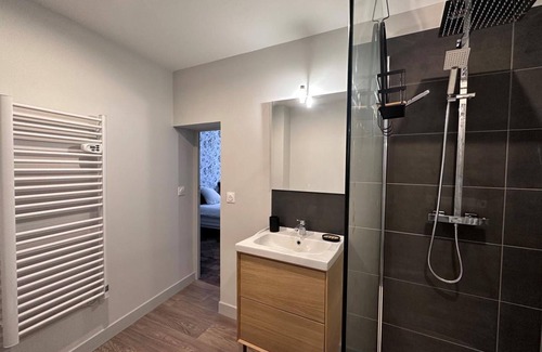 Moulins Apartment | Charming 30m² Studio in Historic Moulins Center – Modern Amenities, Sleeps 2