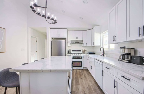Clarkdale House | Charming 3B Home 10 mins to Venice Beach