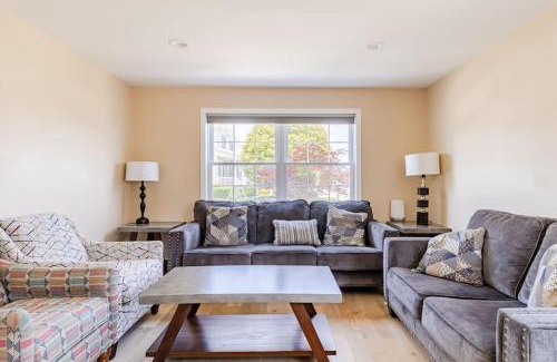 Ventnor City Apartment | Charming 3BR Condo Near Ventnor Beach