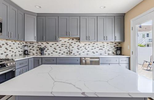 Ventnor City Apartment | Charming 3BR Condo Near Ventnor Beach
