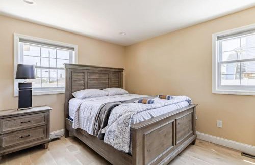 Ventnor City Apartment | Charming 3BR Condo Near Ventnor Beach