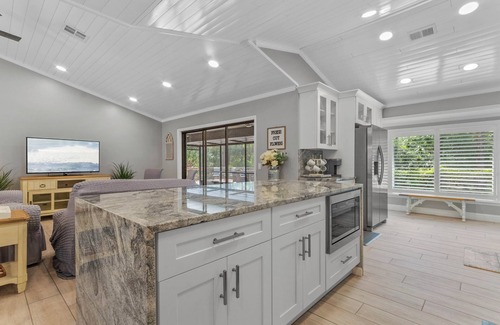 Plymouth House | Charming 4-Bed 2.5 Bath Modern Home on 5 Acres. Pond, Trails, Wildlife. Sleeps 8