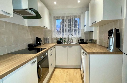 Banbury House | Charming 4-Bed Home, Priv Entrance, Garden, Modern Kitchen, Spacious Living Area