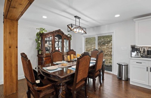 Bowling Green House | Charming 4-bedroom house with AC, WiFi in tranquil Bowling Green.